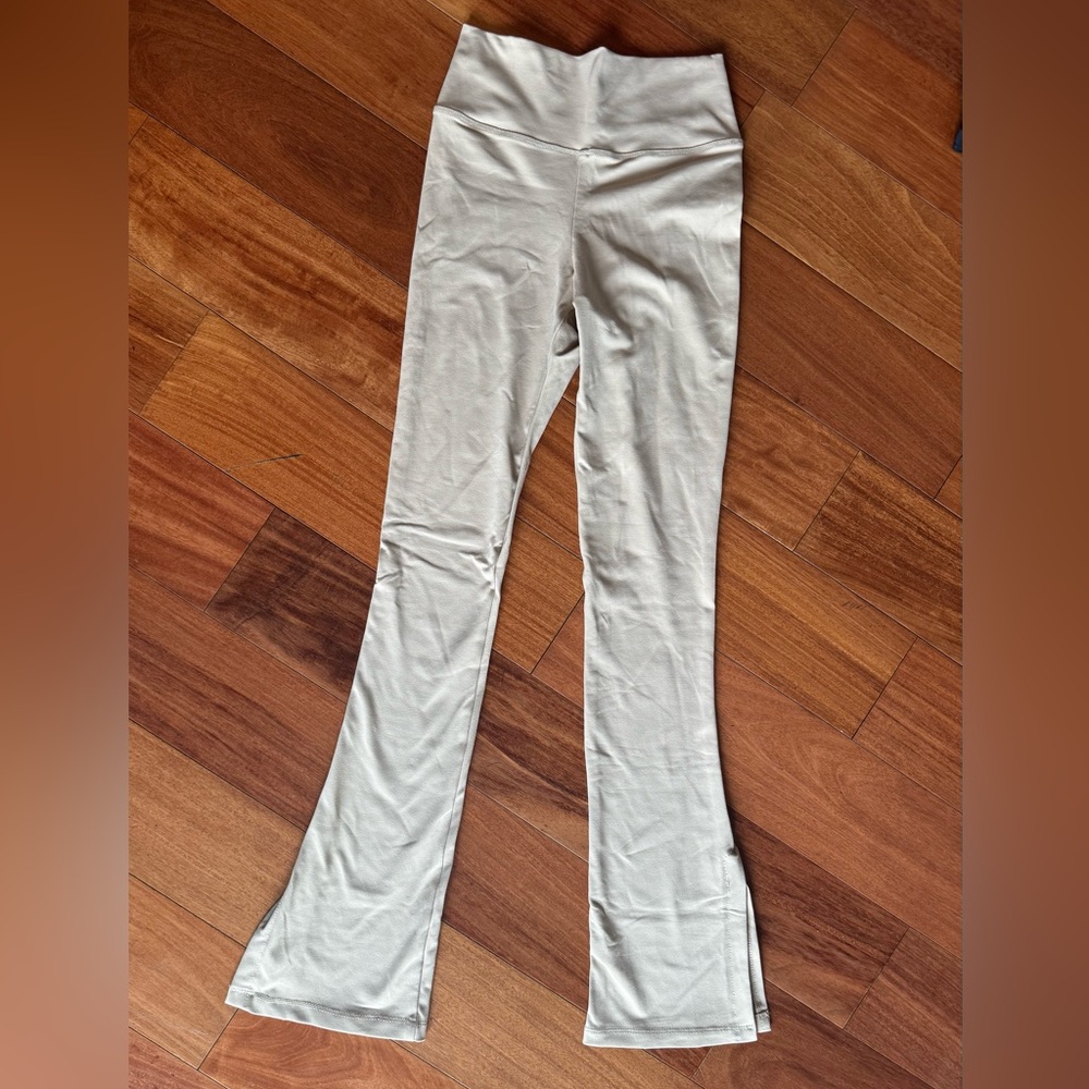 5 Dancewear Impact legging Beige Flared Leggings.
